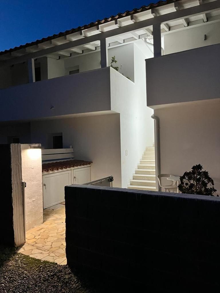 Case Vacanze "Bianco Mare" Porto Pino Kültér fotó
