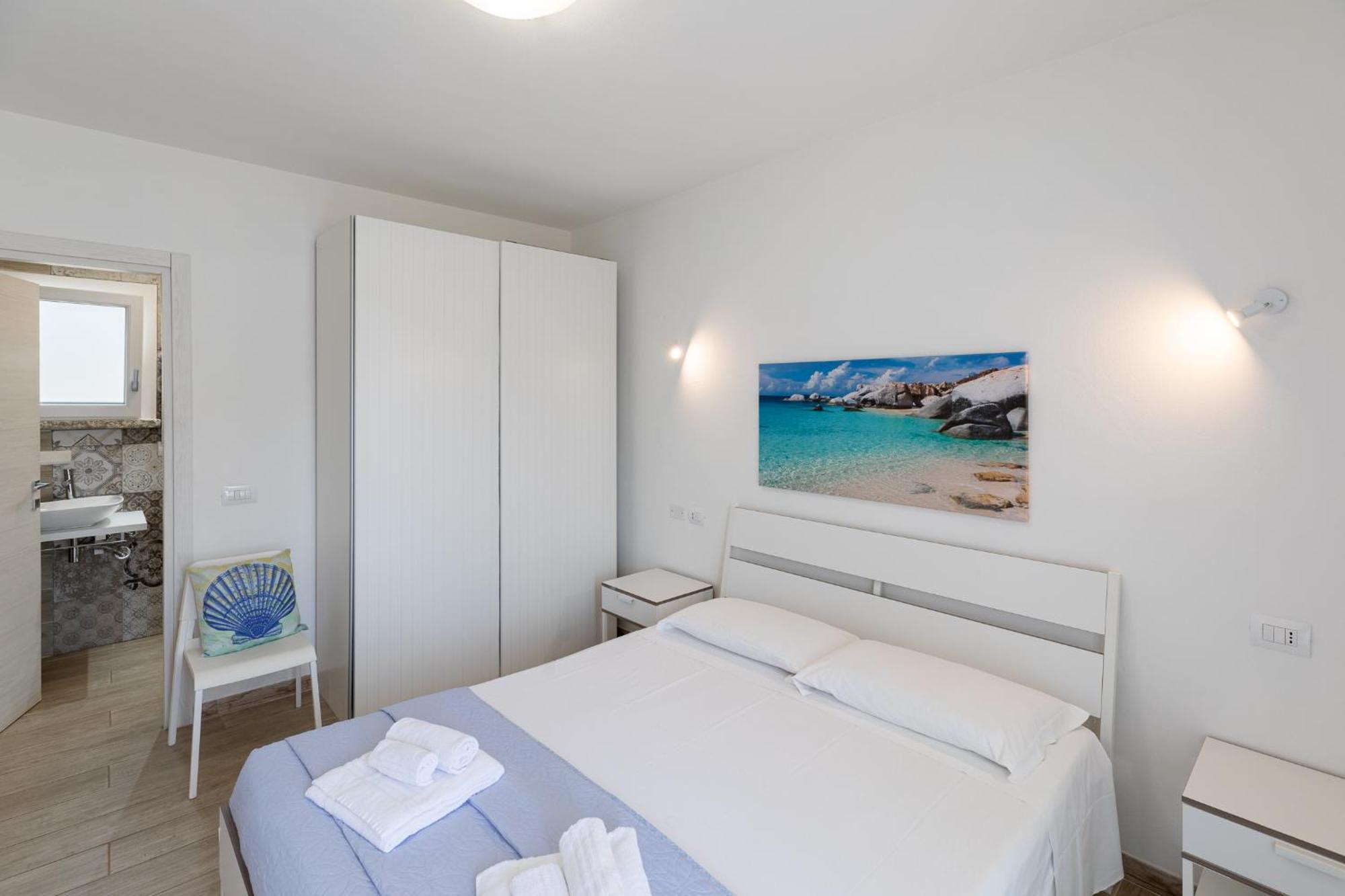 Case Vacanze "Bianco Mare" Porto Pino Szoba fotó