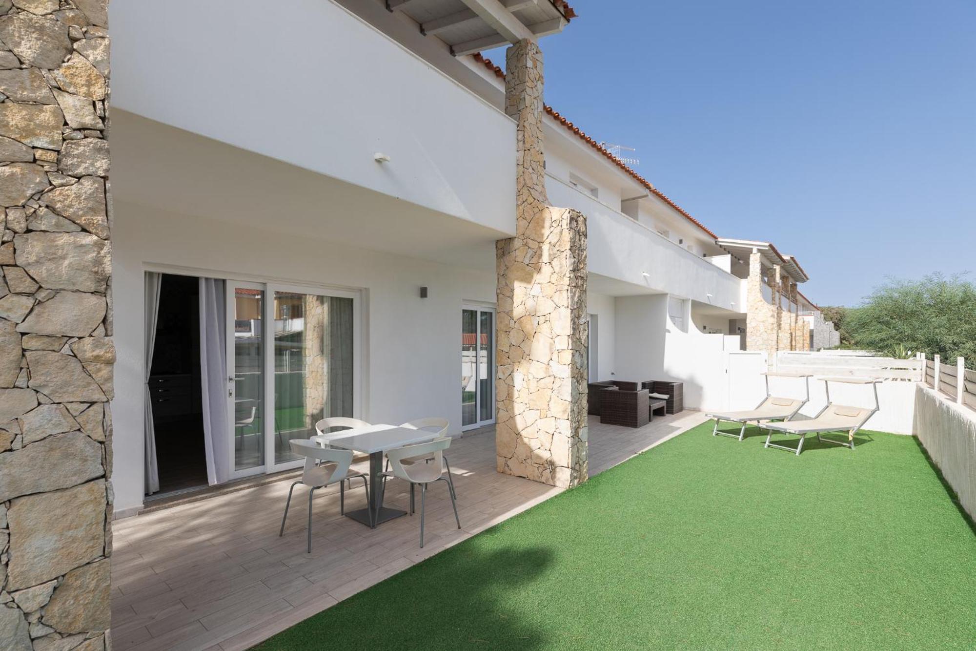 Case Vacanze "Bianco Mare" Porto Pino Kültér fotó