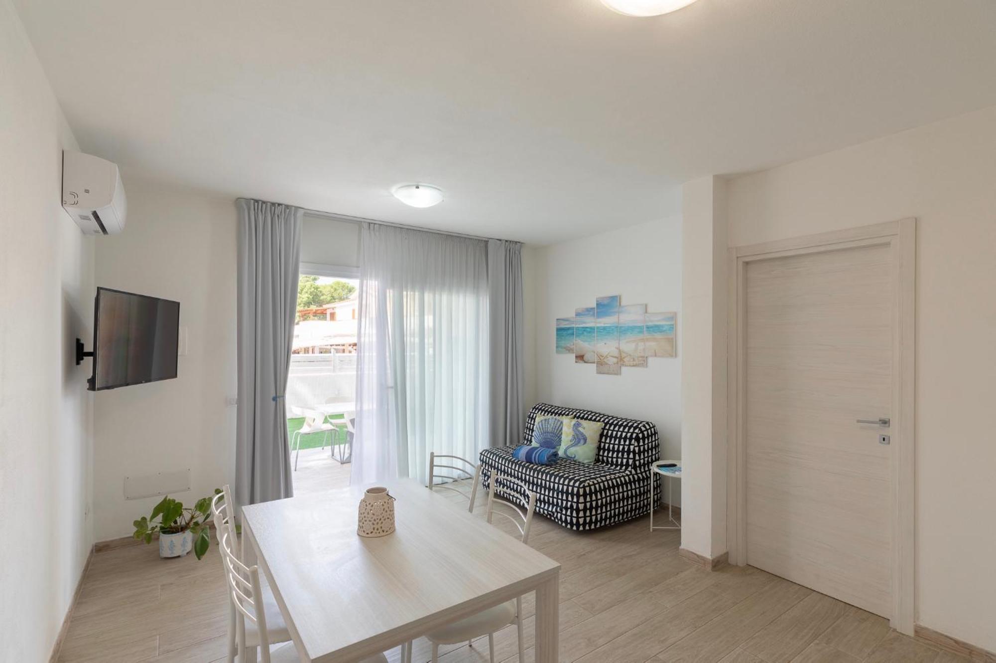 Case Vacanze "Bianco Mare" Porto Pino Szoba fotó