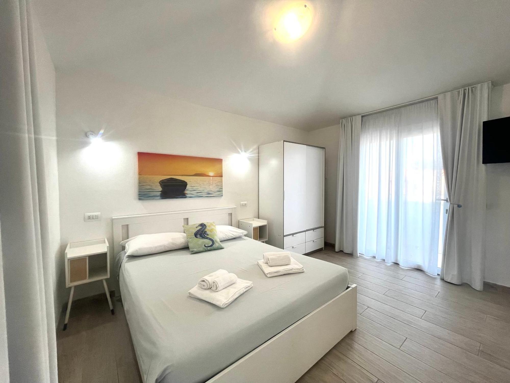 Case Vacanze "Bianco Mare" Porto Pino Kültér fotó