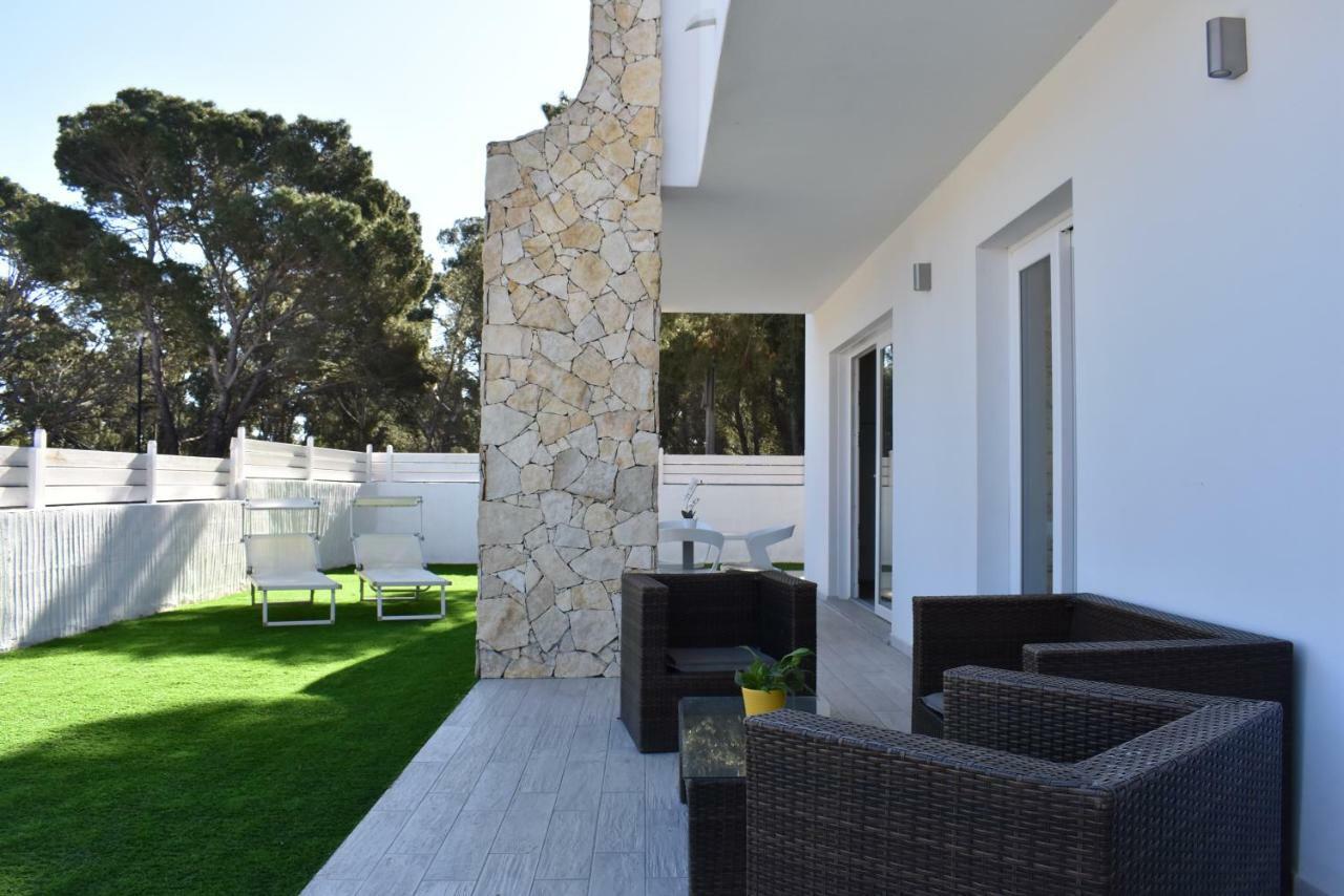 Case Vacanze "Bianco Mare" Porto Pino Kültér fotó