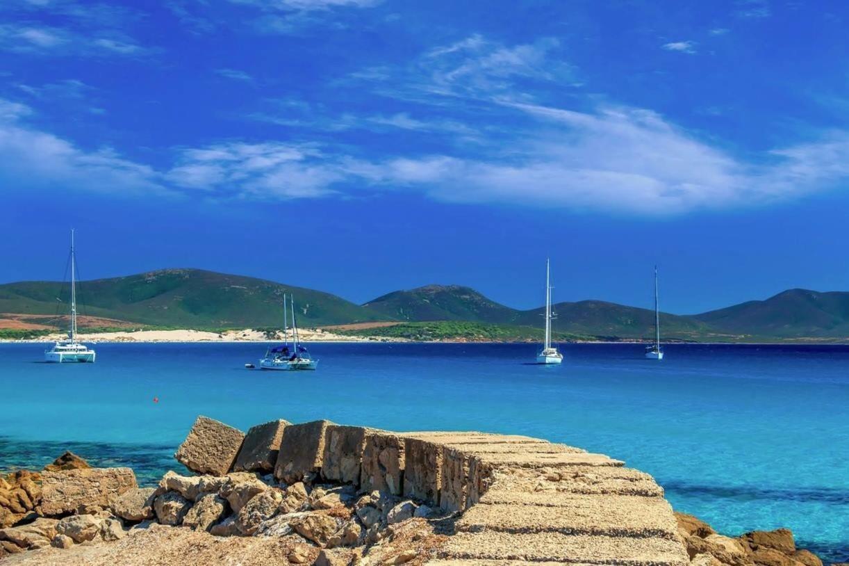 Case Vacanze "Bianco Mare" Porto Pino Kültér fotó